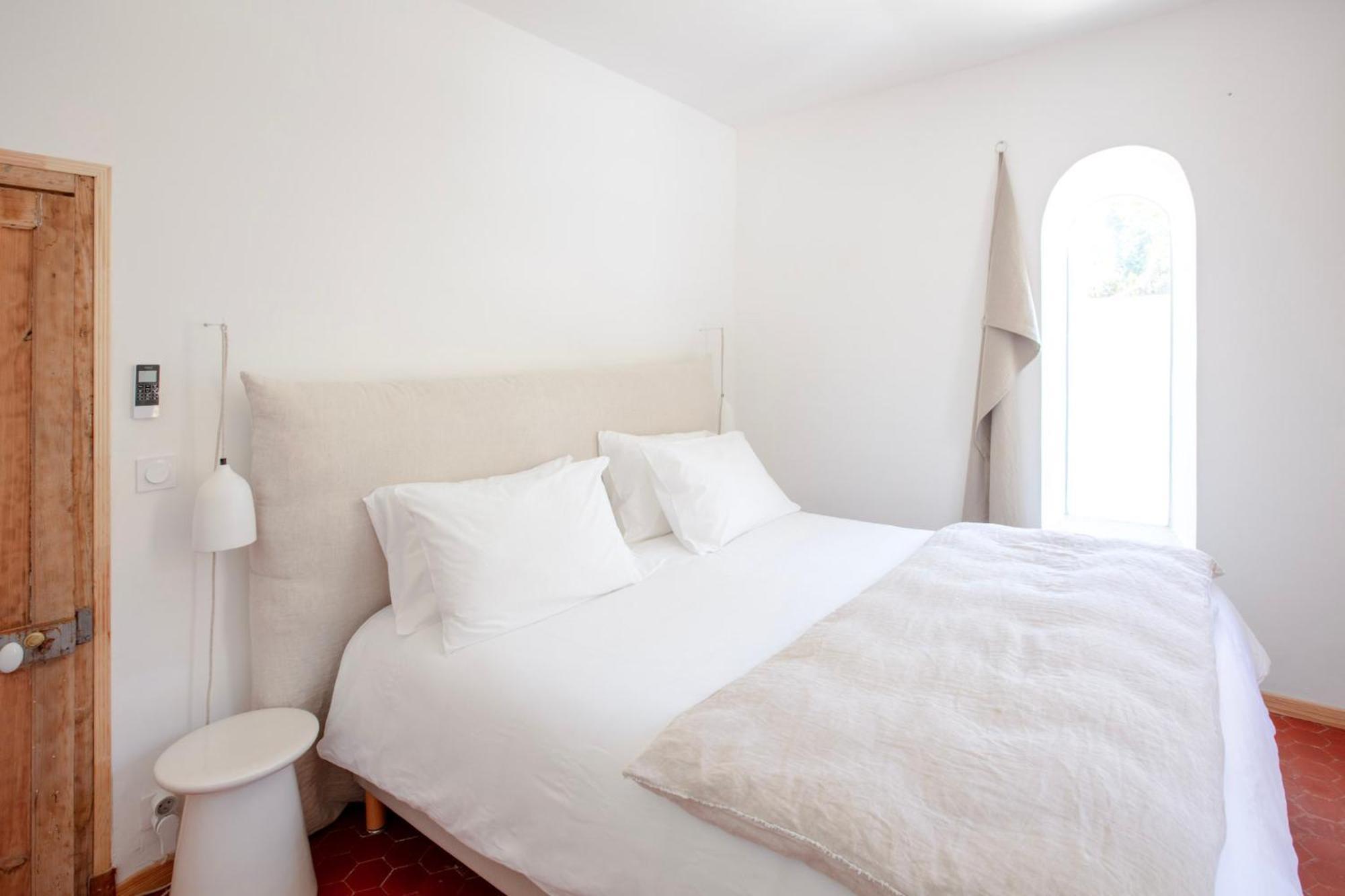 La Batisse En Blanc Hotel Golfe-Juan Room photo